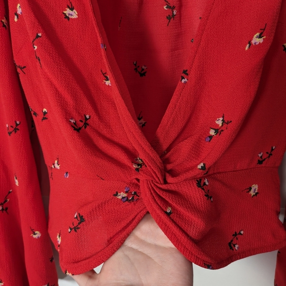 Adorable Twist Front Red Floral Balloon Sleeve Cropped Wild Fable Blouse Size M - Picture 5 of 10